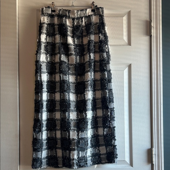 Chic Black and White Checkered Skirt - Picture 4 of 14